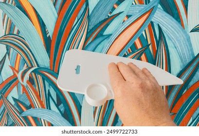 Wallpaper installation in progress